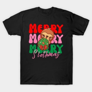 Merry, Merry, Merry Slothmas sloth with wreath T-Shirt